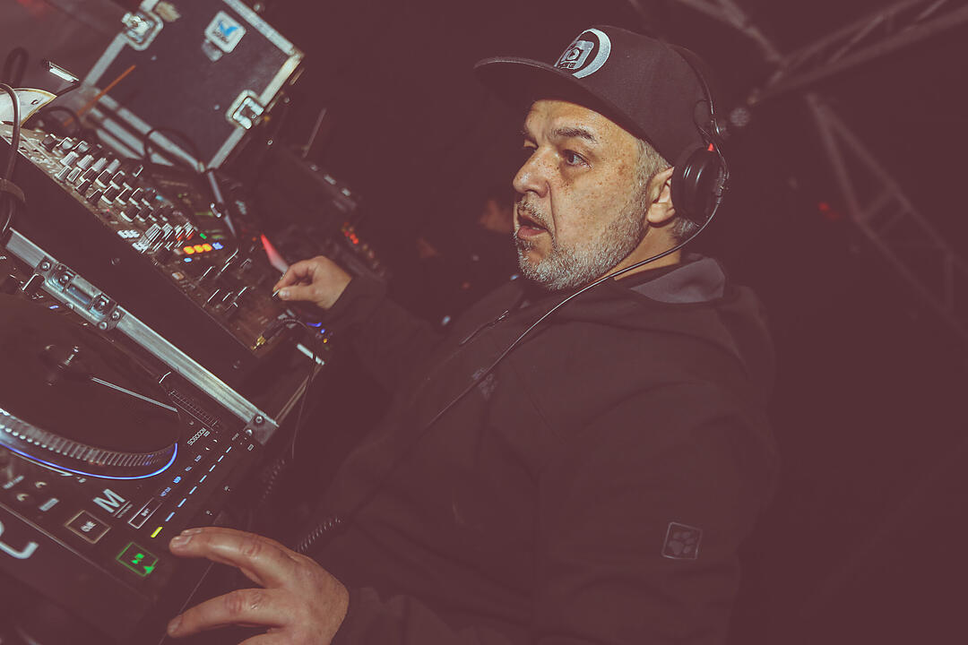 Neon Mixxed Clash m/ DJ Da Base + Nora & Chris