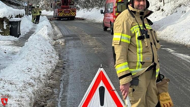 Auch auf A73: Feuerwehr Bamberg durch Schnee gefordert - &Uuml;berblick
