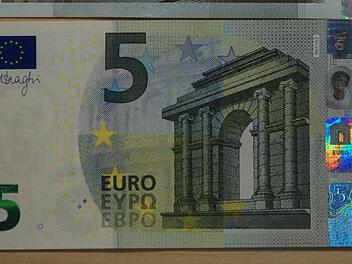 So sieht der neue Fünfer aus, der ab 2. Mai von den Banken ausgegeben wird.