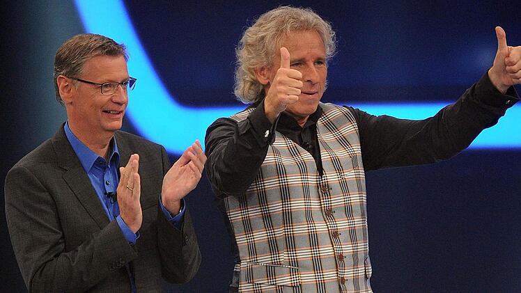 Seinen Gewinn von 45.000 Euro bei der RTL-Sendung "Die 2 - Gottschalk & Jauch gegen alle" im Oktober 2014 stellt Thomas Gottschalk dem Kulmbacher Familientreff zur Verfügung. Damit hilft er mit, dass die Einrichtung nicht geschlossen werden muss. Foto: Foto: Henning Kaiser / dpa