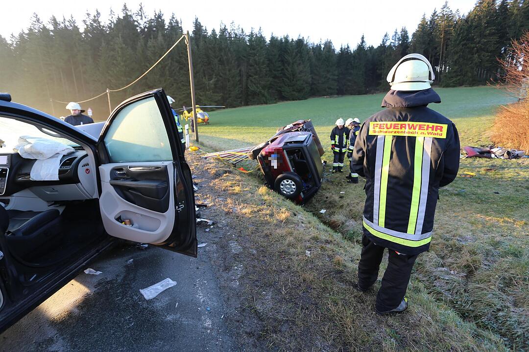 Mehrere Verletzte nach Glatteisunfall