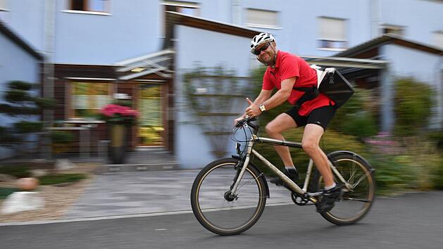 Ein E-Bike kommt f&uuml;r Fahrradkurier Karsten Simke &uuml;berhaupt nicht in die T&uuml;te.  Fotos: Ronald Rinklef