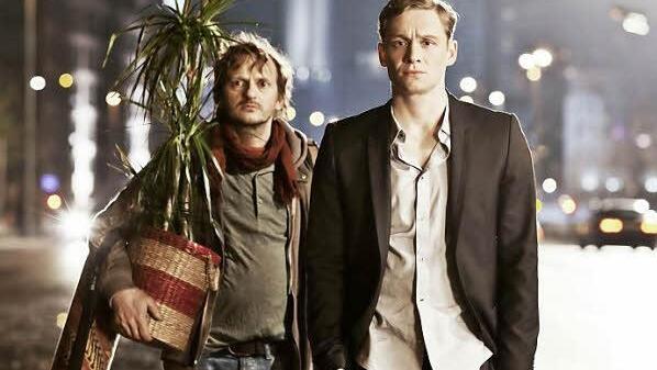 "Schlussmacher": Der sensible Toto (Milan Peschel, links) heftet sich an die Fersen von Paul (Matthias Schweighöfer), der für eine Berliner Trennungsagentur den Trennungswunsch seiner Kunden an deren zukünftige Ex-Partner übermittelt.Foto: Verleih/20th Century Fox