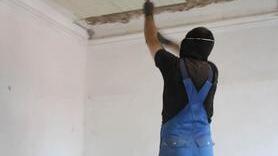 Alte Lehmdecken müssen bei einer Sanierung nicht zwangsläufig ausgetauscht werden.