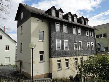 Das Anwesen, am Friedhofsweg 5, soll in wenigen Wochen durch die Gemeinde abgerissen werden. An dieser Stelle soll ein Wanderparkplatz errichtet werden.Veronika Schadeck