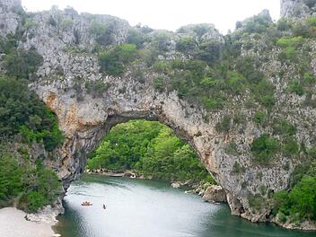 Die Ardèche-Region bei Pierrelatte, der Partnerstadt von Haßfurt, gehört zu den landschaftlich reizvollsten Gebieten in Frankreich. Wer das Tricastin besucht, sollte einen Abstecher dorthin einplanen. Foto: os