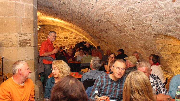 Auch im Schlossgewölbe gab es kaum mehr freie Plätze.