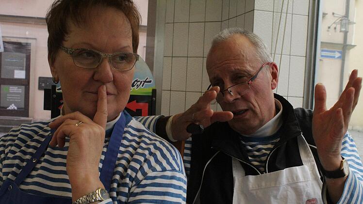 Bärbel und Heinz Jelinek freuen sich auf die Rente. Aber es tut ihnen leid um eine Lichtenelser Fischtradition, die nun hinüber ist.