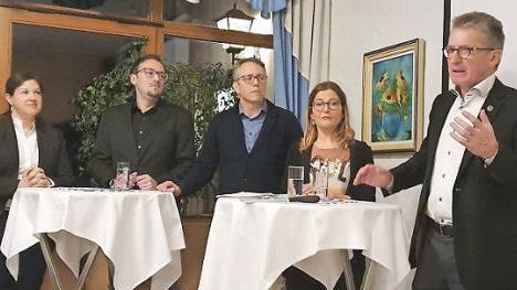 Eine Expertenrunde stellte sich den Fragen von Moderator Torsten Hanft. Von links: Angela Hofmann, Pablo Neder, Christian Geipel, Sonja Welsch und Hans Rebhan. Foto: Maria Löffler