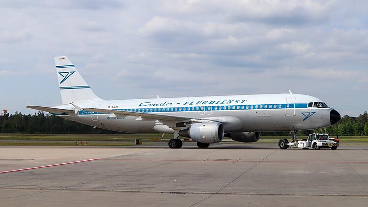 Nürnberg: Condor-Maschine in besonderem Look - Retro-Flieger startet vom Flughafen Nürnberg