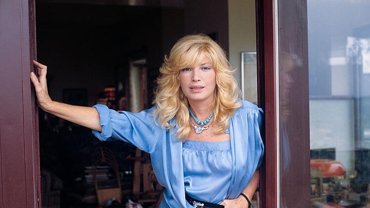 Monica Vitti in ihrer Wohnung in Rom, 1977. Auch nach der Trennung lebte sie lange Zeit im selben Haus wie Michaelangelo Antonioni.