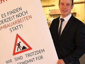 Sebastian Hofmann in der Markthalle. Nach seiner Ausbildung zum Hotelfachmann arbeitete er schwerpunktmäßig in Schnittstellenbereichen von Restaurant/Bar/Küche. Zuletzt war er Restaurantleiter in einem Bamberger Hotel. Foto: Simone Bastian