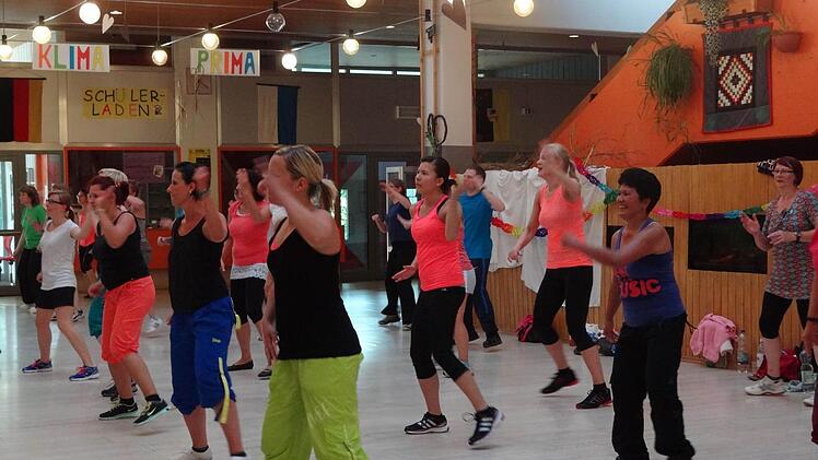 In der Aula der Mittelschule ging es hoch her.  Foto: Johanna Eckert