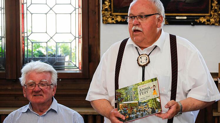 Das Buch "Annas Fest" wird vorgestellt. Foto: Matthias Hoch