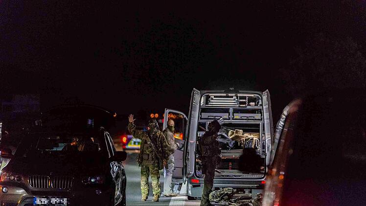 N&uuml;rnberg: Reisebus-Angreifer auf der A9 wegen versuchten Mordes vor Gericht - "Gefahr f&uuml;r Allgemeinheit"