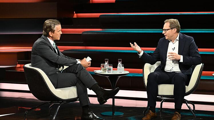 Markus Lanz macht CSU-Generalsekretär Martin Huber am Dienstagabend auf einen offenkundigen Dissens in der Regierung aufmerksam.