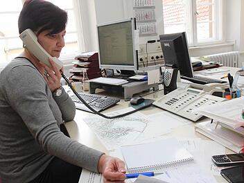 Telefonservice im Bamberger Rathaus zum Bombenfund. Foto: Michael Gründel