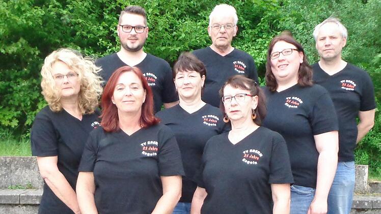 Die Führungsriege im Jubiläumsjahr (von links): Silvia Diringer, Sebastian Schönlein, Susanne Dürr, Sabine Wolfschmitt, Willi Holdorf, Monika Drummer, Franziska Geiling und Dieter Hunger.