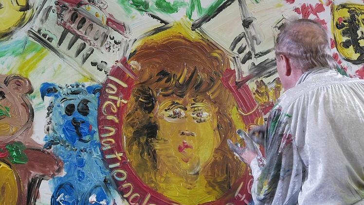 Der Künstler mit den goldenen Händen: Jo Herz faszinierte mit seiner Action Hand Painting Show. Foto: Manja von Nida