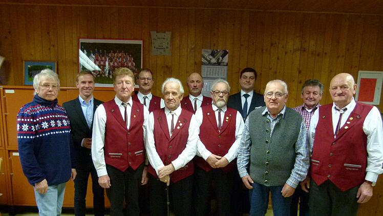 Die Hauptversammlung des Sängerkranzes Wiesenfeld war Anlass,  Ehrungen für langjähriges  Singen auszusprechen. Foto: Doris Weidner