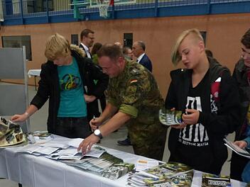 Eine Ausbildung bei der Bundeswehr steht bei jungen Leuten immer noch hoch im Kurs. Foto: Klaus-Peter Wulf