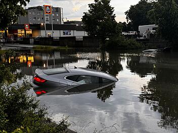 Nürnberg: Massives Hochwasser wegen Unwetter - 300 Einsätze der Feuerwehr