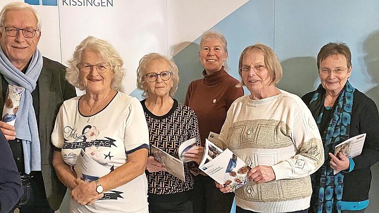 Die K&ouml;pfe hinter der Neuauflage (von links): Seniorenbeir&auml;tin Maria Johannh&ouml;rster, Beiratsvorsitzender Hermann-Josef Dresbach, die Beir&auml;tinnen Heidemarie Kessner und Bernhilde Sebald-Roth, die Stadtratsbeauftragte f&uuml;r Seniorenangelegenheiten, Mar...