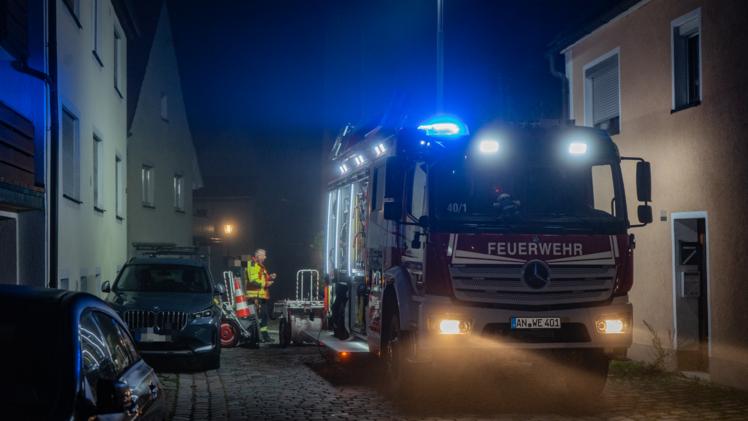Brand in dichtbebauter Altstadt stellt Feuerwehr vor Herausforderung