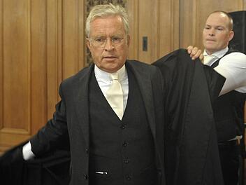 Verteidiger Johann Schwenn glaubt, dass im Bayreuther Missbrauchsprozess der dringende Tatverdacht gegen den 71-jährigen Angeklagten immer weiter schwindet.  Foto: Peter Endig / dpa