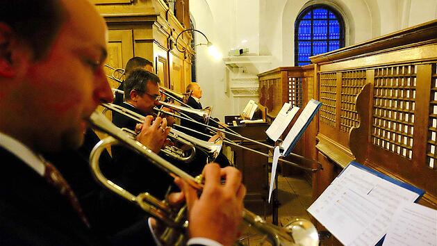 Das Blechbl&auml;ser-Quartett spielt im Gottesdienst. Foto: Gerd Schaar