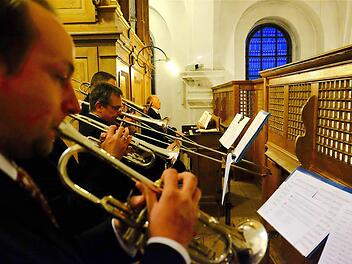 Das Blechbläser-Quartett spielt im Gottesdienst. Foto: Gerd Schaar