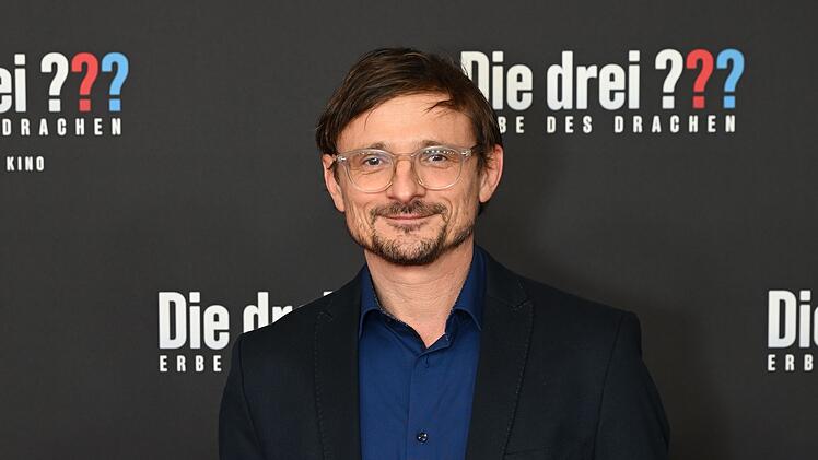 Florian Lukas feierte seinen Durchbuch schon mit "Absolute Giganten" (1999). Zuletzt war er 2025 in der H&ouml;rspiel-Verfilmung "Die drei ??? - Toteninsel" im Kino zu sehen.