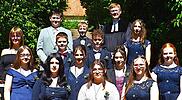 13 M&auml;dchen und Jungen feierten am Pfingstmontag in der Evangelisch-Lutherischen Pfarrkirche von Str&ouml;ssendorf ihre Konfirmation.