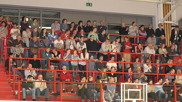 Fast wie in alten Zeiten: Zahlreiche Zuschauer bejubelten die Meisterschaft des VC Eschenbacher Eltmann.