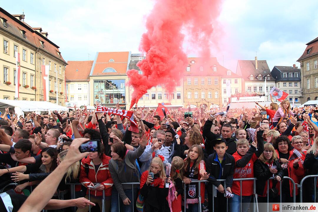 Meister-Party am Maxplatz