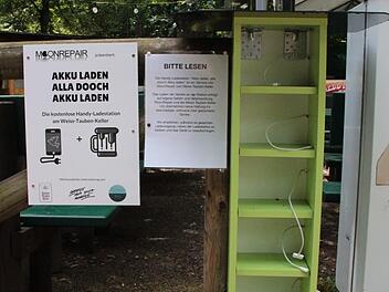 Am Weiß-Tauben-Keller gibt es eine kostenlose Handy-Ladestation  Foto: Jennifer Hauser