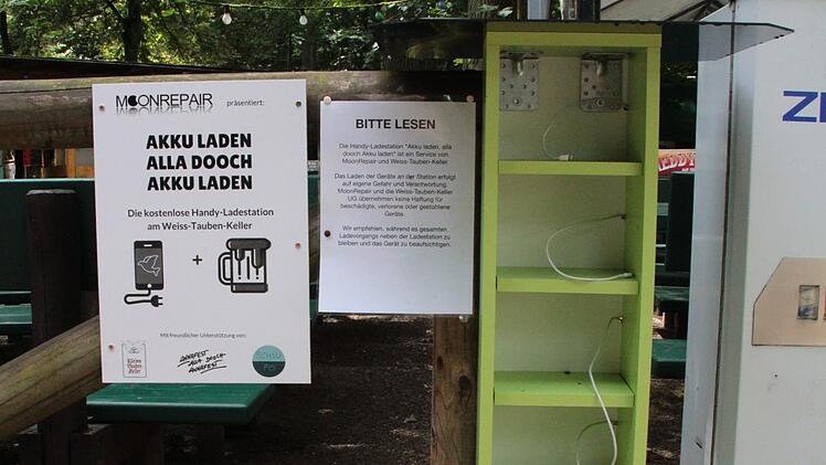 Am Weiß-Tauben-Keller gibt es eine kostenlose Handy-Ladestation  Foto: Jennifer Hauser