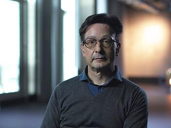 Manager Dr. Bernhard Günther erzählt vom Säureangriff, der im März 2018 auf ihn verübt wurde. Bis heute ist ungeklärt, wer die Tat beauftragt hat.