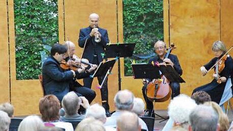 Lutz Randow (M.) und das Bamberger Streichquartett  Foto: privat