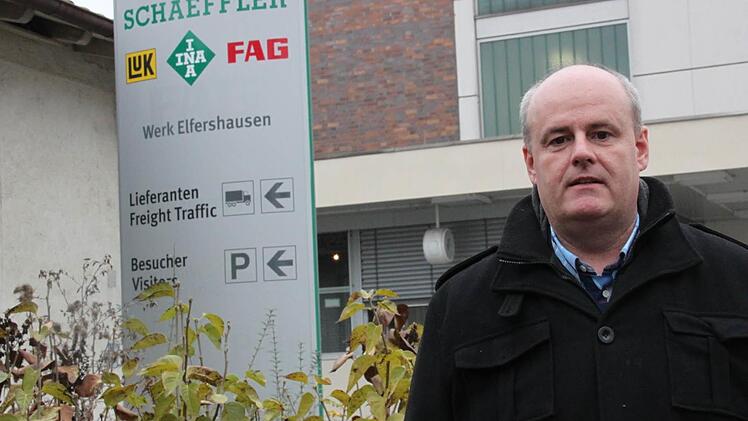 Betriebsratsvorsitzender Michael Walter vor dem Werkstor. Foto: Kerstin Väth