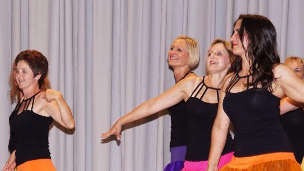Bot einen bunten Tanzblumenstrau&szlig; dar von Abba bis John Travolta: die Jazz Dance Crew der Turnerschaft Lichtenfels.Mario Deller