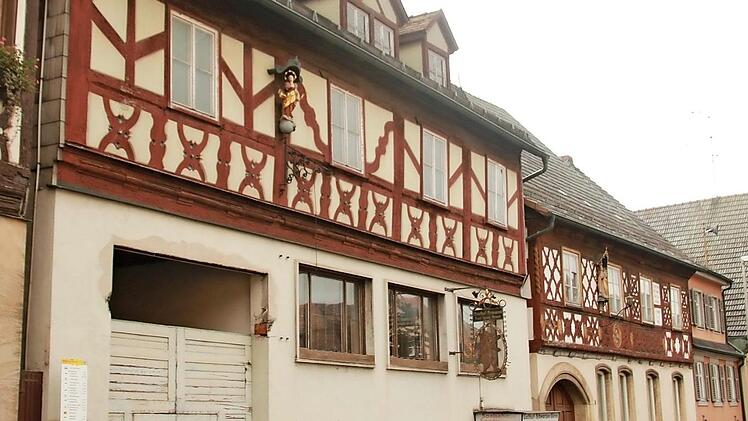 Die Frontpartie des ehemaligen "Bären" (links) und des Ultsch-Hauses, das ebenfalls von der Stadt Bad Staffelstein gekauft wurde