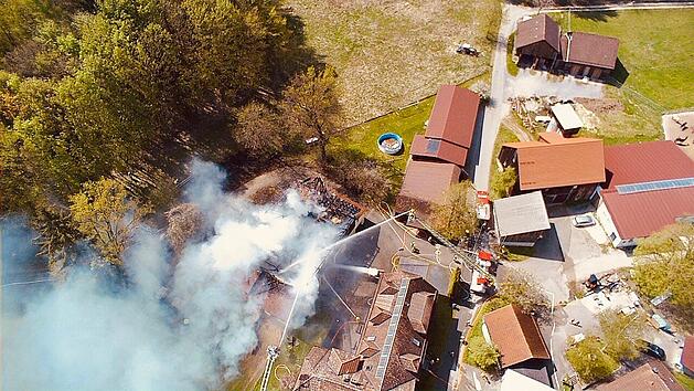 Feuerwehr verhindert bei Scheunenbrand im Kreis Bayreuth Schlimmeres