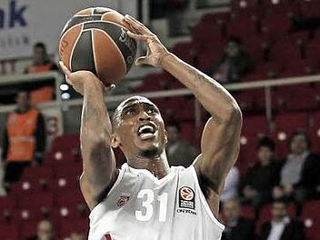 Jamar Smith war mit 18 Punkten Bambergs erfolgreichster Korbj&auml;ger. Fotos: dpa