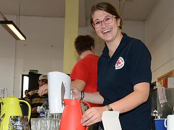 Julia Brückner, Beauftragte für Asyl beim BRK-Kreisverband Kulmbach, sorgt mit einem großen Team ehrenamtlicher Helfer dafür, dass die Flüchtlinge in der Notunterkunft optimal betreut und versorgt werden.  Foto: Dagmar Besand