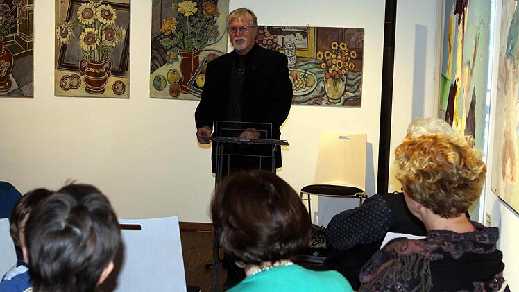 KKV-Vorsitzender Karol J. Hurec ging bei der Jahresausstellung auch auf die aktuellen Herausforderungen des Kunstvereins ein.  Foto: Michael Wunder