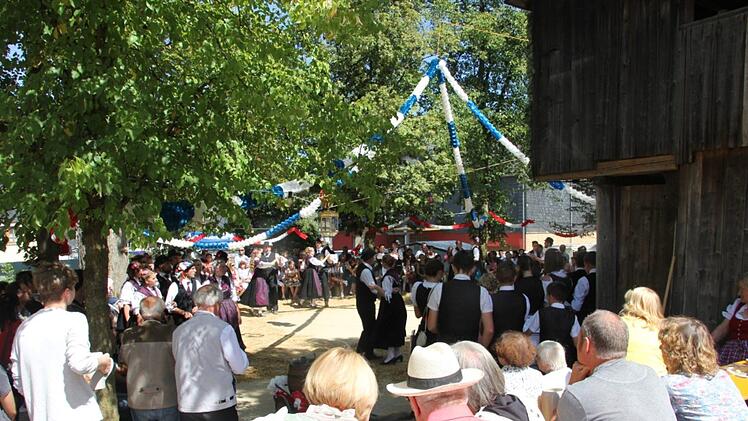 Ebersdorf hält auf seiner Kerwa die Traditionen hoch.Veronika Schadeck