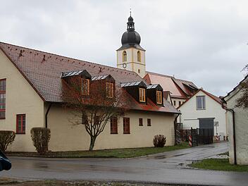 An dieser Stelle soll der bestehende Kindergarten (links) über die Straße "Türkei"  hinweg erweitert und angebaut werden. Günther Geiling