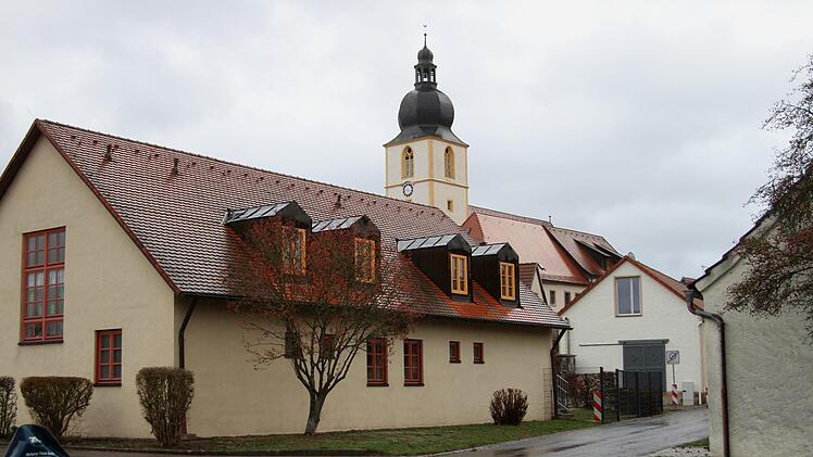 An dieser Stelle soll der bestehende Kindergarten (links) über die Straße "Türkei"  hinweg erweitert und angebaut werden. Günther Geiling