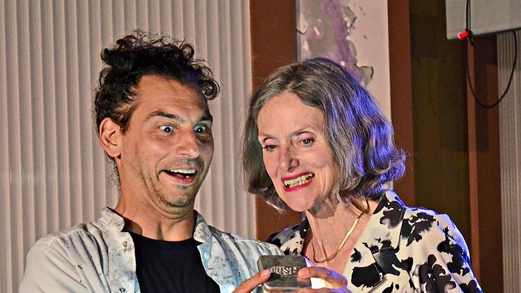 Alexander Baab und Annagerlinde Dodenhoff in &bdquo;Jugend auf Rezept (Die Pille)&ldquo;.Sebastian Worch